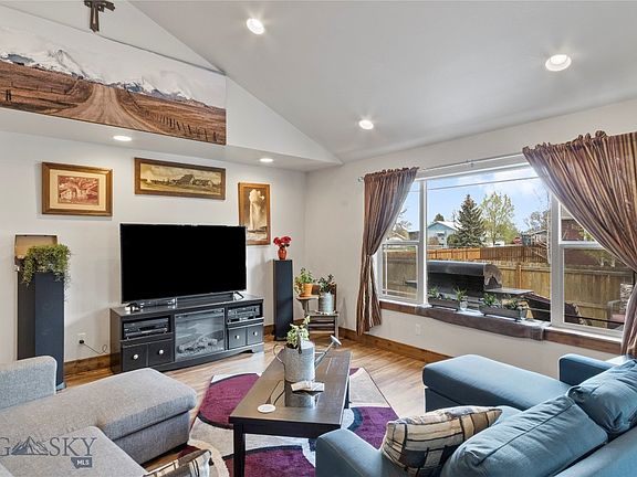 4th image of 1001 Las Campanas Dr