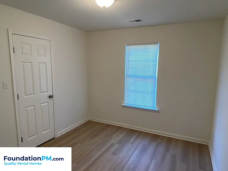 5 E Byfield Dr — Photo 9