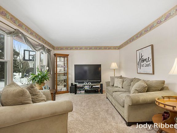 3rd image of 665 Bylsma Dr NW