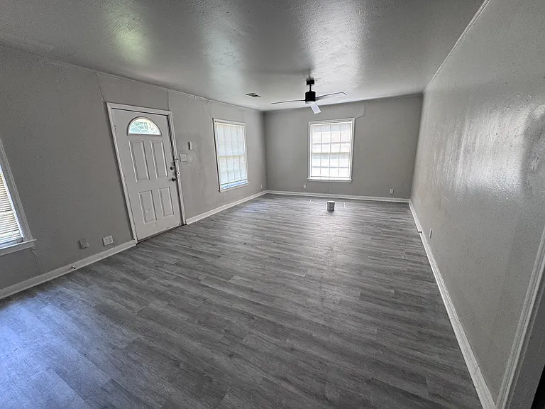 1220 Trinidad St — Photo 4