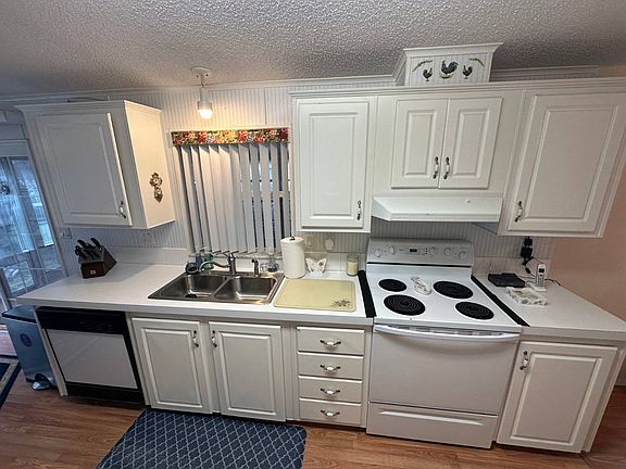 2nd image of 3529 Swan Lake Dr