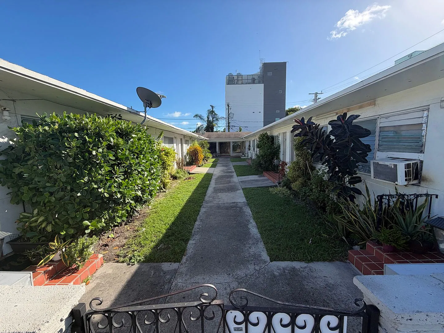 Studio - Centrally located- Walking distance to Brickell! — Photo 2