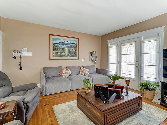 5th image of 4241 Langley Ave #2