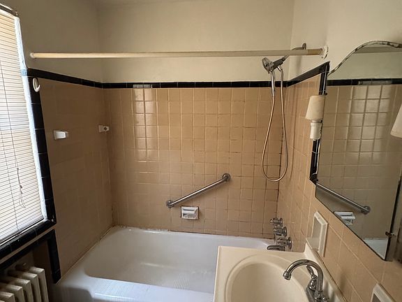 3rd image of 5835 Darlington Rd APT 2