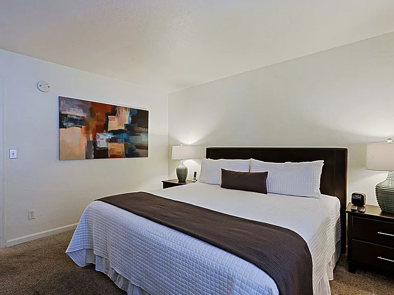 740 W Elm St #116 — Photo 3