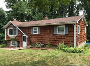 19 Lornadale Dr, Norwich, CT 06360