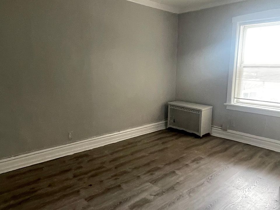1st image of 5508 S Whipple St #9