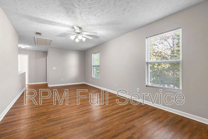 4 bed, 3.0 bath, 3100 sqft, $3,399 — Photo 4