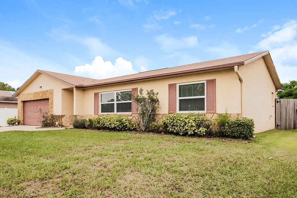 4 bed, 2.0 bath, 1661 sqft, $2,555 — Photo 3