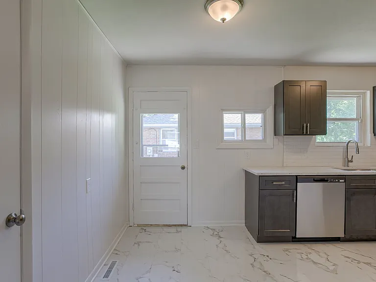 1200 N Osage St — Photo 4