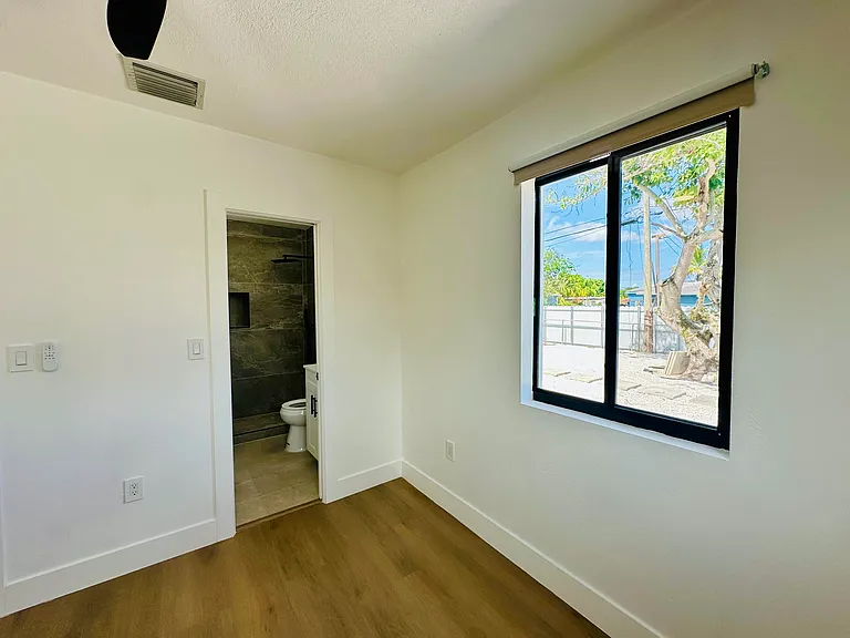 12225 NW 17th Pl — Photo 14