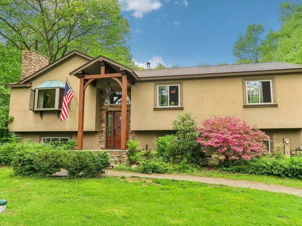 6 Hunter Drive, Derry, NH 03038