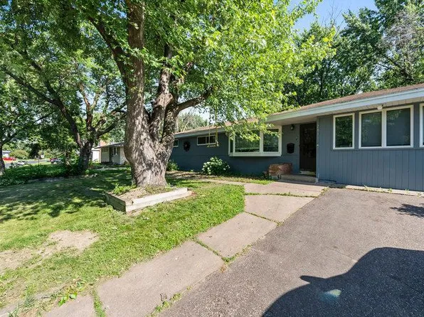 2813 Ohenry Rd, Brooklyn Center, MN 55430