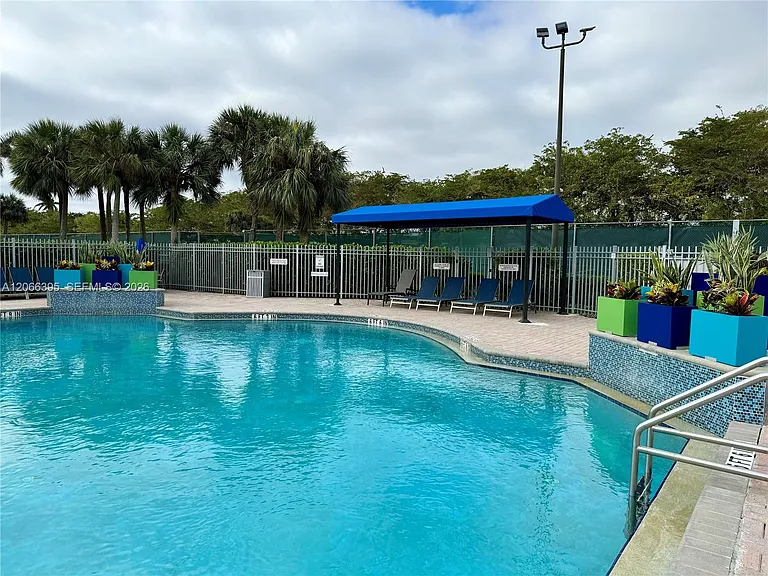 1130 Buttonwood Ln #- — Photo 32