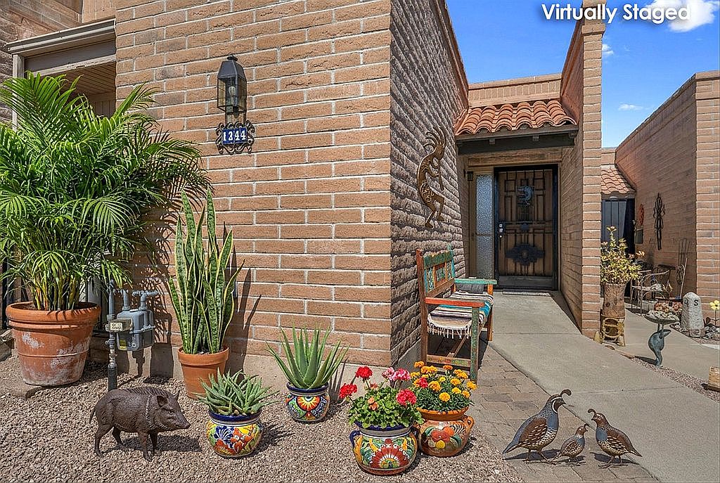 1344 W Desert Hills Dr