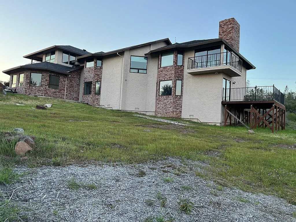 13756 La Castana Dr photo 1