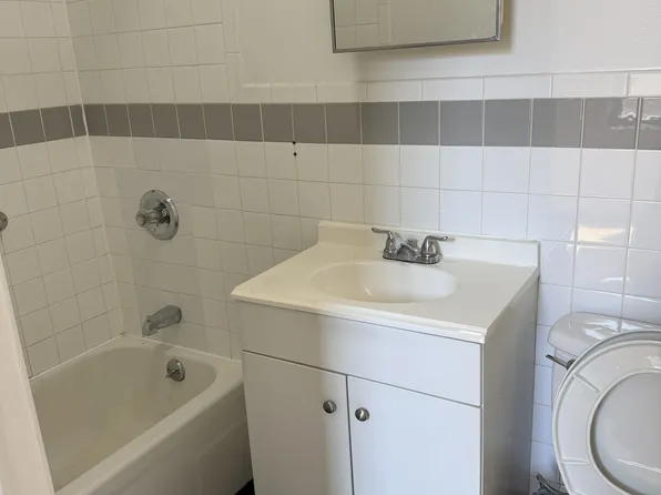 1861 Harman St #1F, Ridgewood, NY 11385