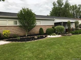 27 Bonita Dr, Depew, NY 14043