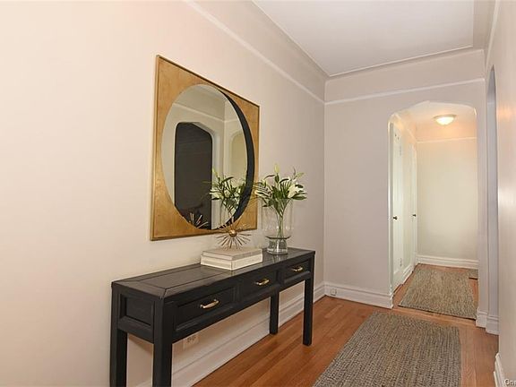 3rd image of 25 Parkview Ave APT 3D