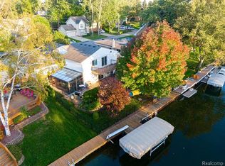 1204 Larch Pl, Waterford, MI 48328