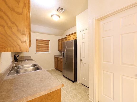 5th image of 28 Bluebonnet Dr