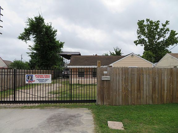 4th image of 3135 Golfcrest Blvd