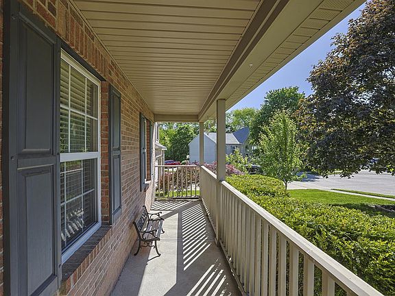 4th image of 1104 Amblewood Ct