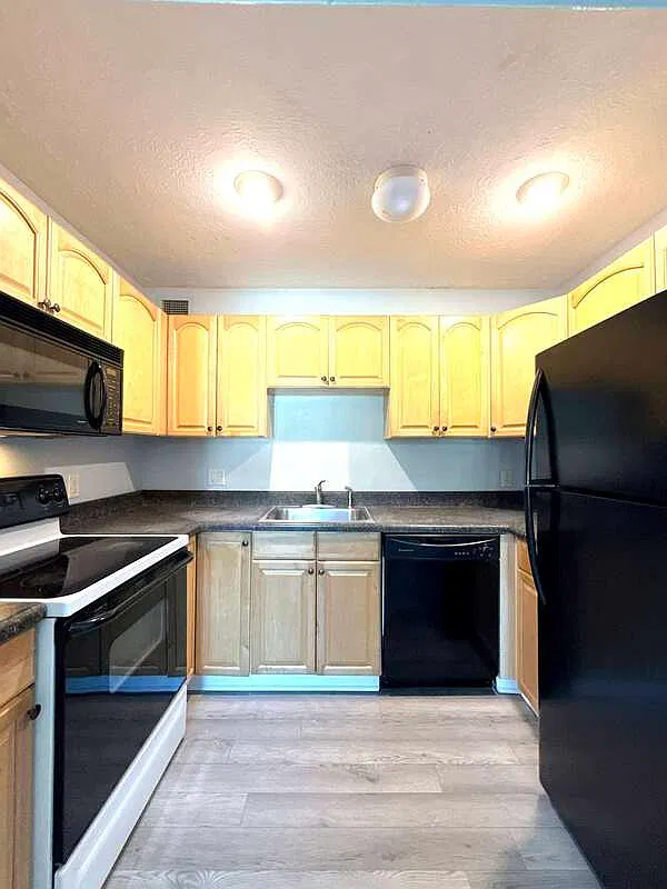 2 bed, 1.0 bath, 877 sqft, $1,495 — Photo 4