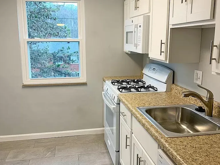 774 Cooke Dr — Photo 3