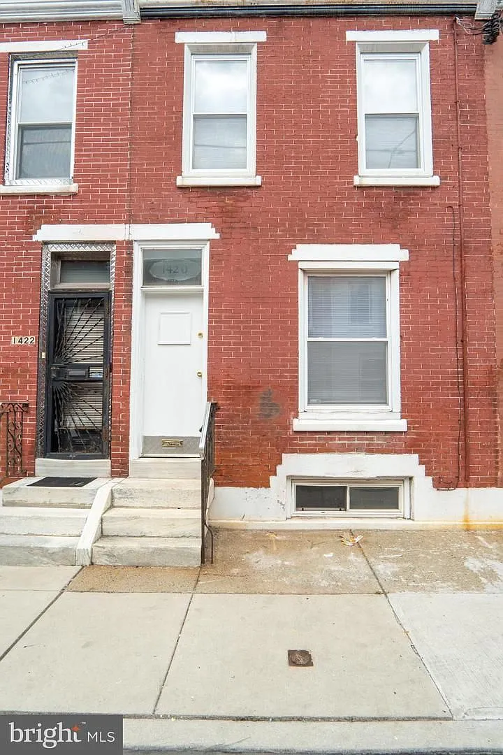 Newbold Two Bedroom Ready for Octocber 1st — Photo 1