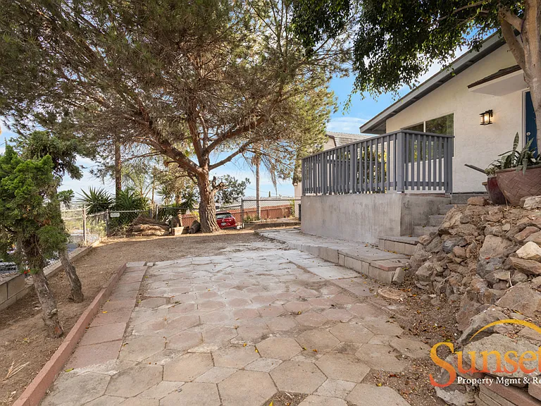 8848 Harness St — Photo 35