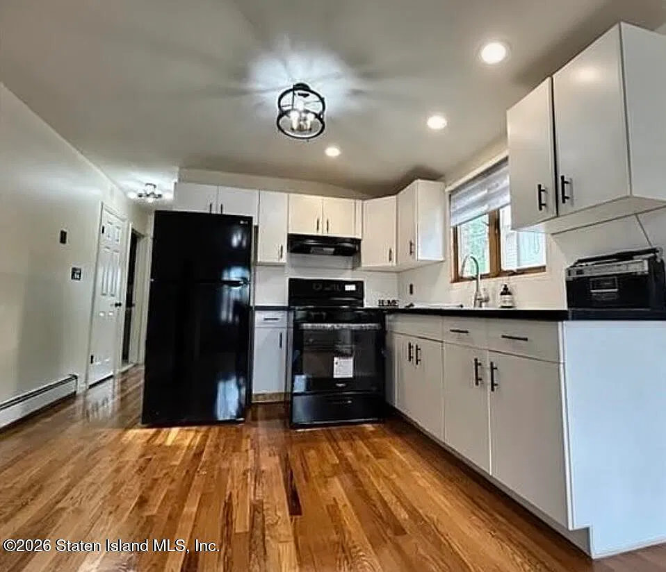 2 bed, 1.0 bath, 3400 sqft, $2,400 — Photo 2