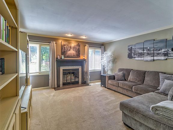 3rd image of 4121 Mason Woods Ln