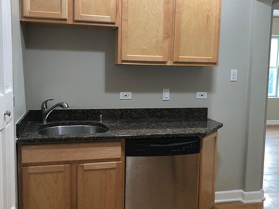 3rd image of 2551 N Laramie Ave APT 3S