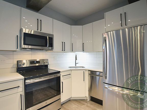 2nd image of 7645 N Sheridan Rd Unit 311