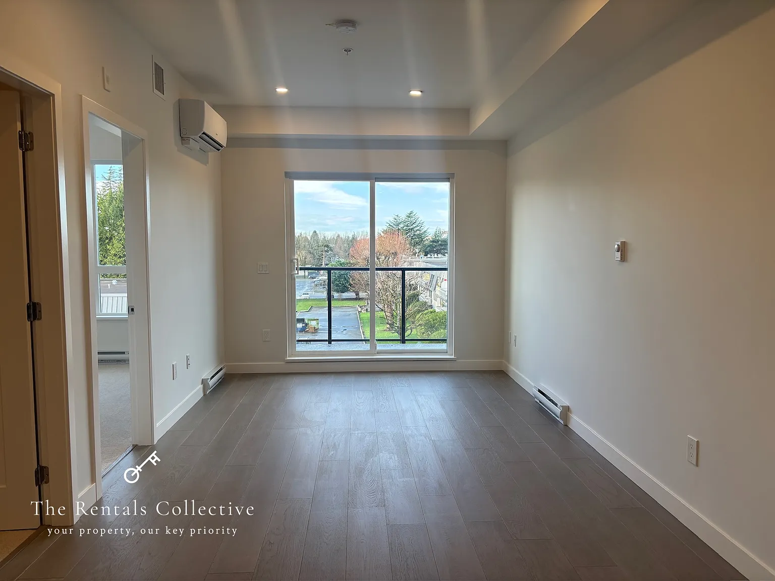 2 bed, 734 sqft, $2,300 — Photo 2