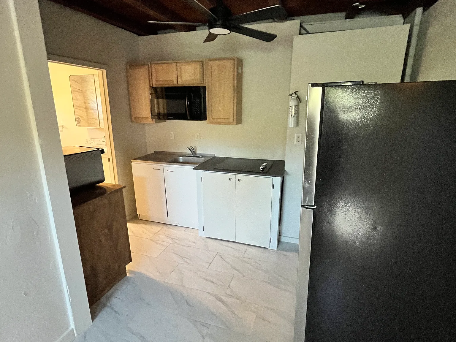 1 bed, 370 sqft, $895 — Photo 4