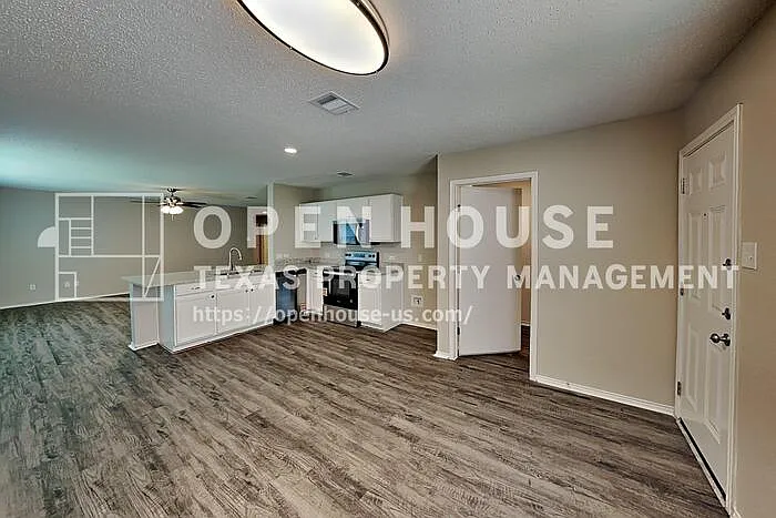 4900 Parkview Hills Ln — Photo 5