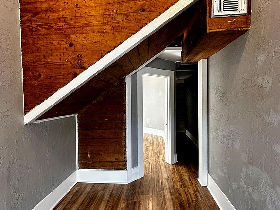 4th image of 2511 N Flores St #2