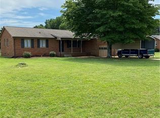 1824 Edgewood Ln, Graham, NC 27253