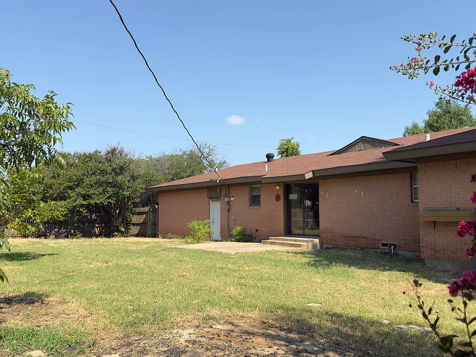 1606 Azalea Dr
