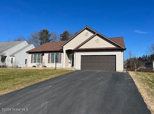 7 Bridle Path, Selkirk, NY 12158