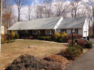 113 Tam O Shanter Dr, Mahwah, NJ 07430