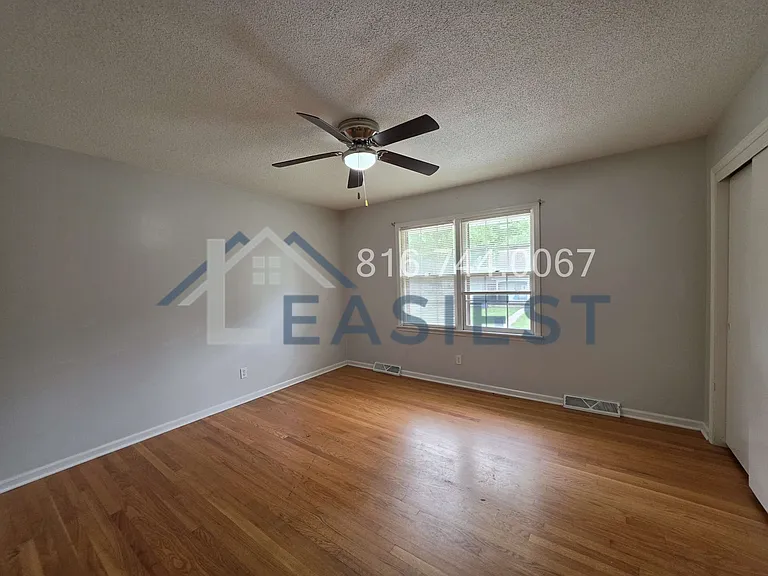 1005 NW Range St — Photo 8