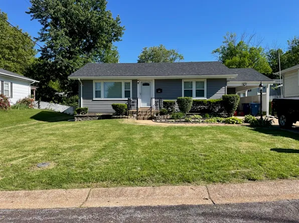 8890 Darnell Pl, Saint Louis, MO 63136