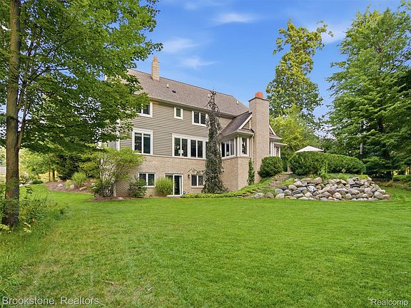 4th image of 7655 Maple Ridge Ct