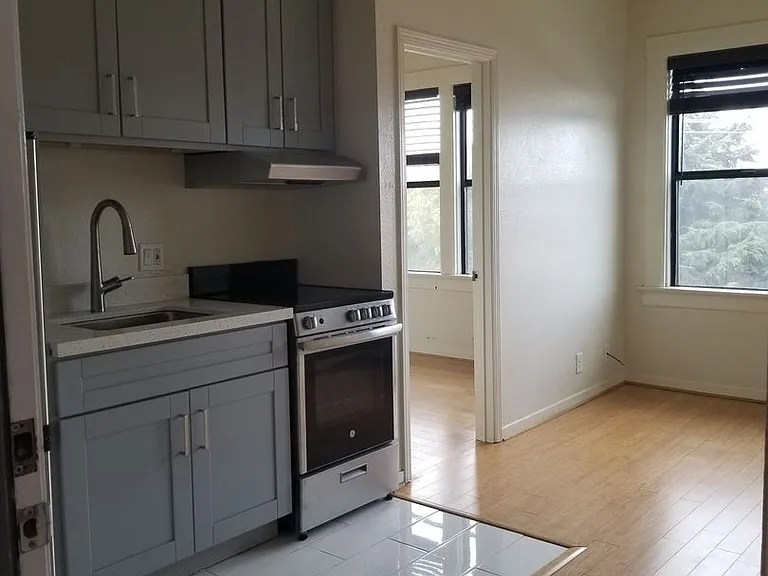 1 Bed 1 Bath in Historical Building — Photo 19