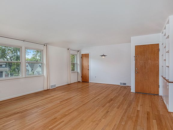 3rd image of 516 Berkley Ave #2