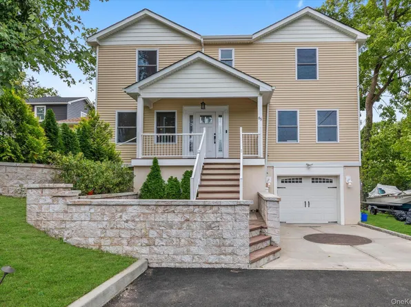 85 Clement St, Glen Cove, NY 11542