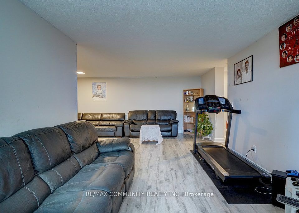 100 Wingarden Ct W Toronto ON Zillow